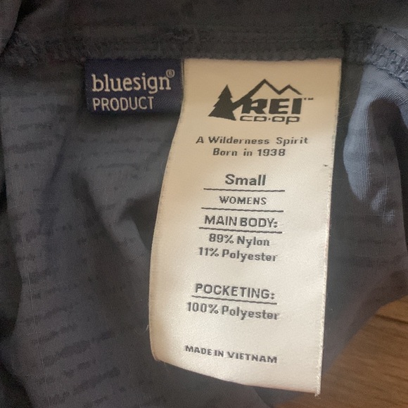 REI brand hiking shorts. Blue, Small, button close. - Picture 7 of 7